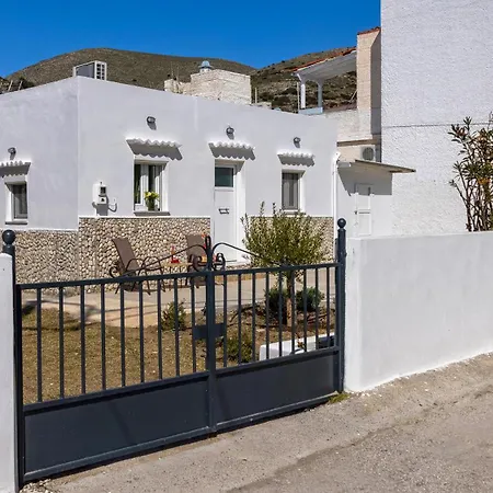 Salty Cottage, 20m From Kini *