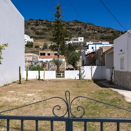 Salty Cottage, 20m From Kini * Ano Syros