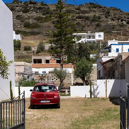 Salty Cottage, 20m From Kini * Ano Syros