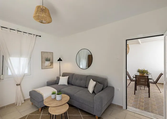 Salty Cottage, 20m From Kini