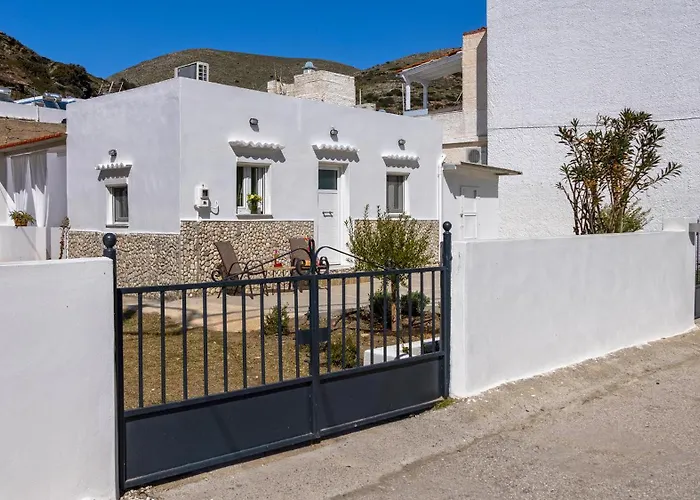 Salty Cottage, 20m From Kini *