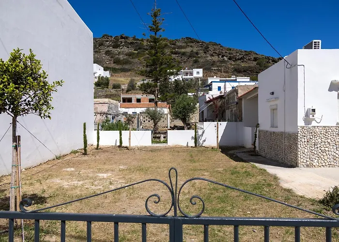 Salty Cottage, 20m From Kini * Ano Syros