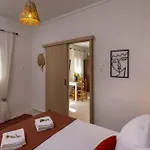 Salty Cottage, 20m From Kini Semesterbostad Ano Syros