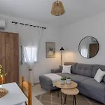 Semesterbostad Salty Cottage, 20m From Kini *