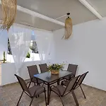 Semesterbostad Salty Cottage, 20m From Kini Ano Syros