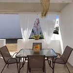 Salty Cottage, 20m From Kini Semesterbostad Ano Syros