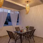 Salty Cottage, 20m From Kini Semesterbostad *