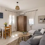 Semesterbostad Salty Cottage, 20m From Kini Ano Syros