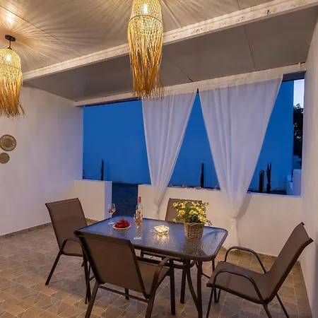 Holiday home Salty Cottage, 20m From Kini