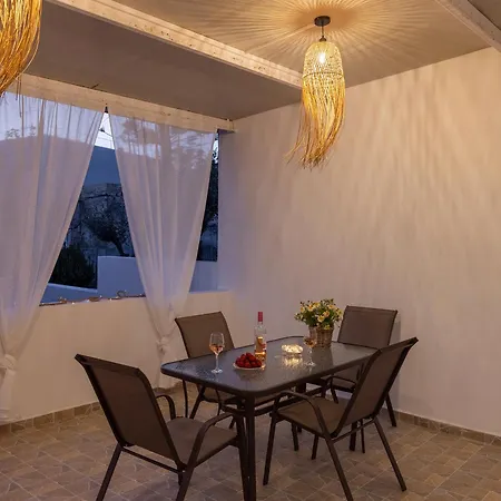 Salty Cottage, 20m From Kini Tatil Evi *